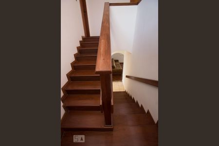Escadas de casa para alugar com 4 quartos, 463m² em Alto da Boa Vista, Ribeirão Preto