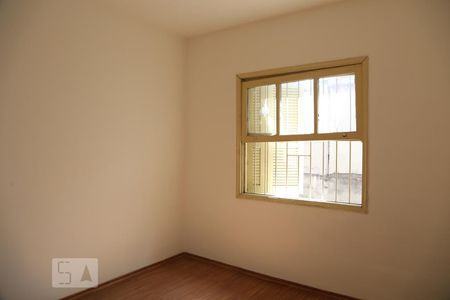 Quarto 1  de casa para alugar com 2 quartos, 80m² em Jardim Henriqueta, Taboão da Serra