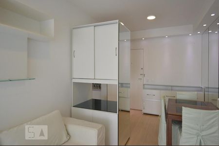 Sala de apartamento para alugar com 1 quarto, 50m² em Vila Regente Feijó, São Paulo