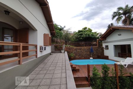 Casa à venda com 192m², 2 quartos e 2 vagas Casa à venda com 192m², 2 quartos e 2 vagasCorredor