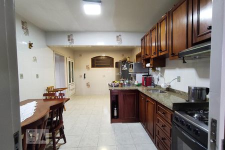 Casa à venda com 192m², 2 quartos e 2 vagas Casa à venda com 192m², 2 quartos e 2 vagasCozinha