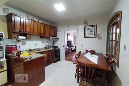 Casa à venda com 192m², 2 quartos e 2 vagas Casa à venda com 192m², 2 quartos e 2 vagasCozinha