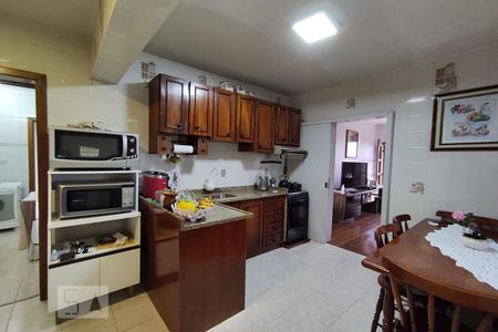 Casa à venda com 192m², 2 quartos e 2 vagas Casa à venda com 192m², 2 quartos e 2 vagasCozinha