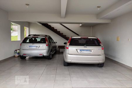 Casa à venda com 192m², 2 quartos e 2 vagas Casa à venda com 192m², 2 quartos e 2 vagasGaragem