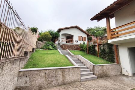 Casa à venda com 192m², 2 quartos e 2 vagas Casa à venda com 192m², 2 quartos e 2 vagasFachada