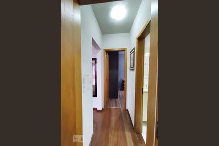 Casa à venda com 192m², 2 quartos e 2 vagas Casa à venda com 192m², 2 quartos e 2 vagasCorredor