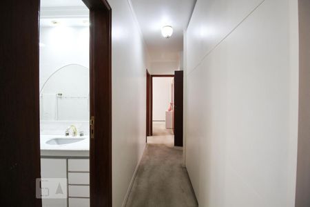 Corredor de apartamento para alugar com 3 quartos, 165m² em Itaim Bibi, São Paulo