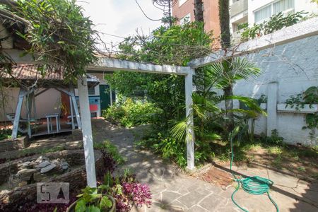 Casa à venda com 250m², 4 quartos e sem vaga Casa à venda com 250m², 4 quartos e sem vagaQuintal