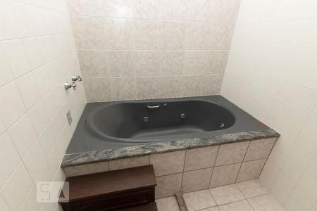 Casa à venda com 250m², 4 quartos e sem vaga Casa à venda com 250m², 4 quartos e sem vagaBanheiro da Suíte