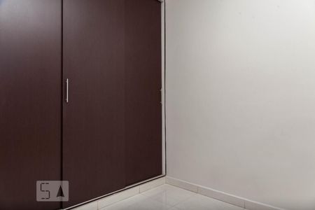 Quarto 2 de apartamento para alugar com 2 quartos, 55m² em Cazeca, Uberlândia