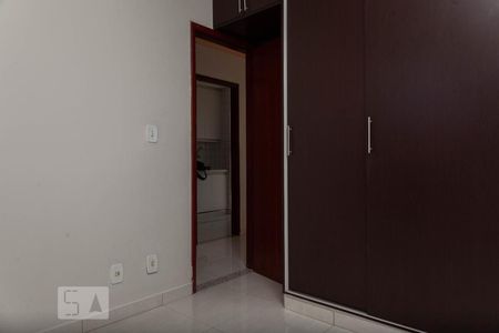 Quarto 2 de apartamento para alugar com 2 quartos, 55m² em Cazeca, Uberlândia