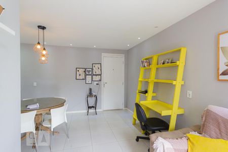 Sala de apartamento para alugar com 2 quartos, 58m² em Taquara, Rio de Janeiro