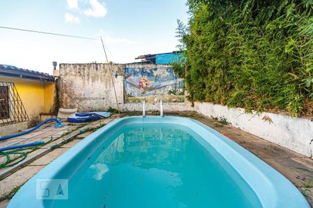 Piscina de casa à venda com 3 quartos, 150m² em Parque Urbano, Porto Alegre