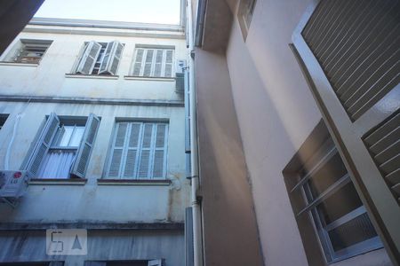 Sala - Vista de apartamento à venda com 3 quartos, 80m² em Independência, Porto Alegre