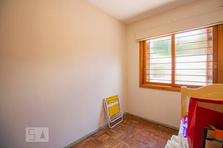 Quarto 1 de casa à venda com 5 quartos, 250m² em Passo da Areia, Porto Alegre