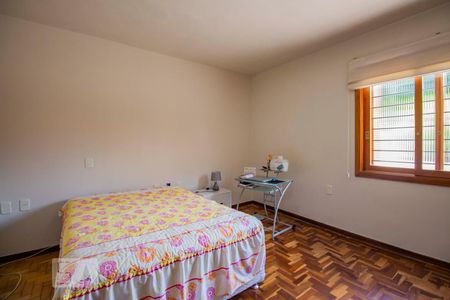 Quarto 2 de casa à venda com 5 quartos, 250m² em Passo da Areia, Porto Alegre