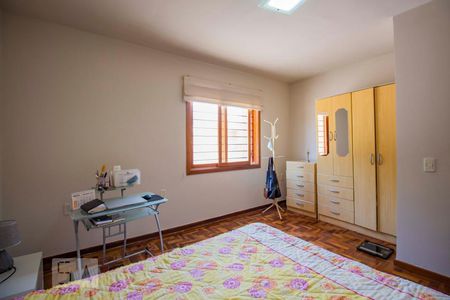 Quarto 2 de casa à venda com 5 quartos, 250m² em Passo da Areia, Porto Alegre