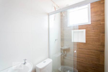 Banheiro de kitnet/studio para alugar com 1 quarto, 10m² em Vila São Pedro, Santo André