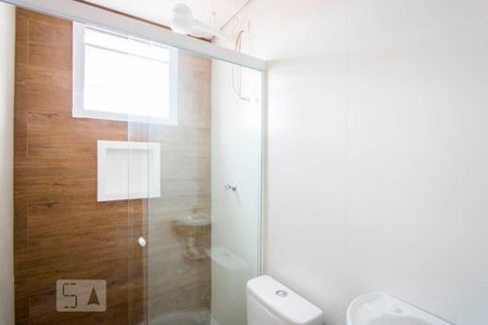 Banheiro de kitnet/studio para alugar com 1 quarto, 10m² em Vila São Pedro, Santo André