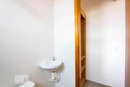 Banheiro de kitnet/studio para alugar com 1 quarto, 10m² em Vila São Pedro, Santo André