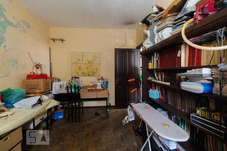 Casa à venda com 244m², 4 quartos e 3 vagas Casa à venda com 244m², 4 quartos e 3 vagasQuarto 4