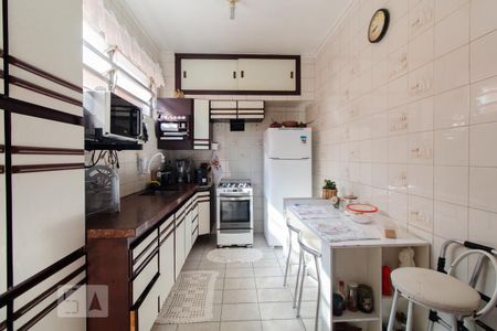 Casa à venda com 244m², 4 quartos e 3 vagas Casa à venda com 244m², 4 quartos e 3 vagasCozinha