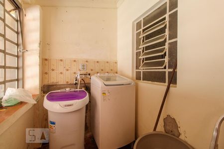 Casa à venda com 244m², 4 quartos e 3 vagas Casa à venda com 244m², 4 quartos e 3 vagasCozinha e área de serviço - edícula