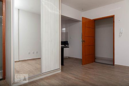 Sala/Quarto de kitnet/studio para alugar com 1 quarto, 35m² em Saraiva, Uberlândia