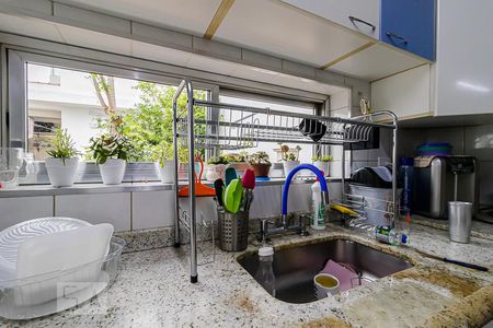 Casa para alugar com 350m², 3 quartos e 6 vagas Casa para alugar com 350m², 3 quartos e 6 vagasCopa e Cozinha