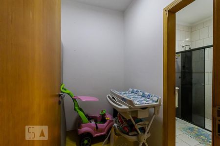 Casa para alugar com 350m², 3 quartos e 6 vagas Casa para alugar com 350m², 3 quartos e 6 vagasCloset da Suíte 2