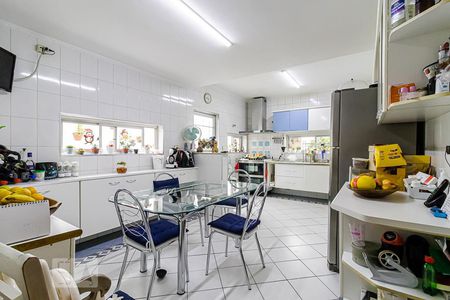 Casa para alugar com 350m², 3 quartos e 6 vagas Casa para alugar com 350m², 3 quartos e 6 vagasCopa e Cozinha