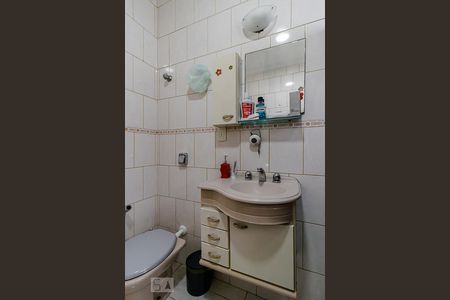 Casa para alugar com 350m², 3 quartos e 6 vagas Casa para alugar com 350m², 3 quartos e 6 vagasBanheiro da Suíte 2