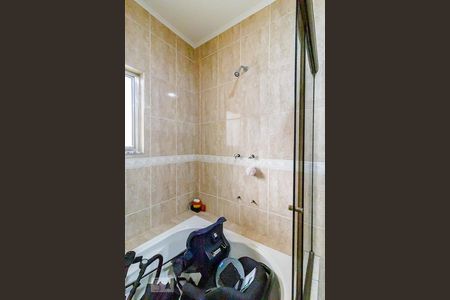 Casa para alugar com 350m², 3 quartos e 6 vagas Casa para alugar com 350m², 3 quartos e 6 vagasBanheiro da Suíte 1