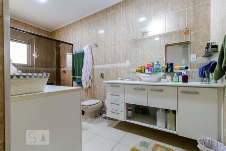 Casa para alugar com 350m², 3 quartos e 6 vagas Casa para alugar com 350m², 3 quartos e 6 vagasBanheiro da Suíte