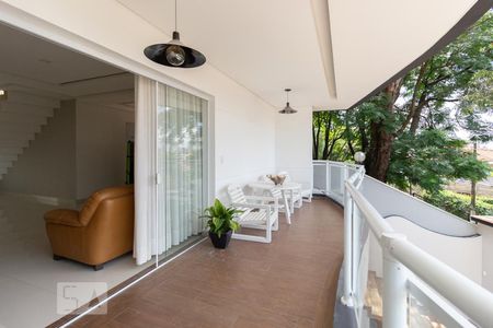 Casa à venda com 700m², 8 quartos e 8 vagas Casa à venda com 700m², 8 quartos e 8 vagasVaranda da Sala