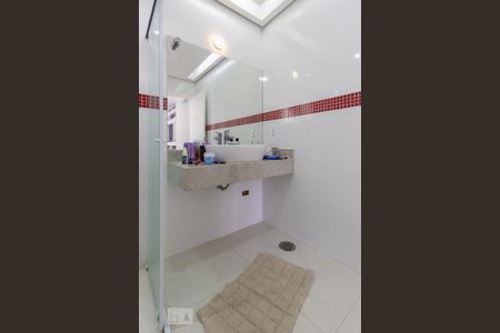 Casa à venda com 700m², 8 quartos e 8 vagas Casa à venda com 700m², 8 quartos e 8 vagasBanheiro da Suíte 4