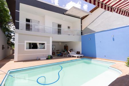 Casa à venda com 700m², 8 quartos e 8 vagas Casa à venda com 700m², 8 quartos e 8 vagasPiscina
