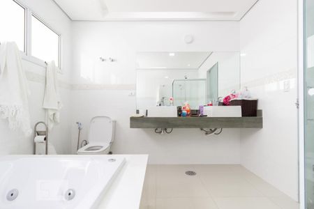 Casa à venda com 700m², 8 quartos e 8 vagas Casa à venda com 700m², 8 quartos e 8 vagasBanheiro da Suíte 1