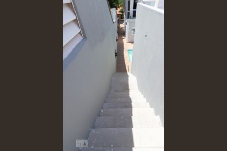 Casa à venda com 700m², 8 quartos e 8 vagas Casa à venda com 700m², 8 quartos e 8 vagasEscadas