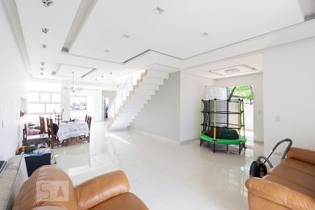 Casa à venda com 700m², 8 quartos e 8 vagas Casa à venda com 700m², 8 quartos e 8 vagasSala