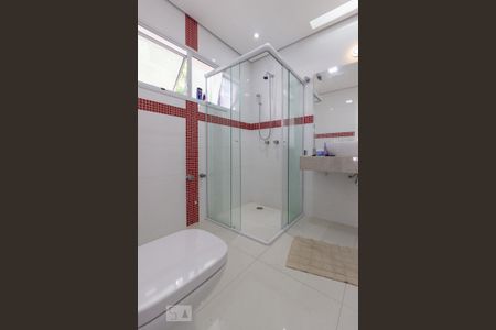 Casa à venda com 700m², 8 quartos e 8 vagas Casa à venda com 700m², 8 quartos e 8 vagasBanheiro da Suíte 4