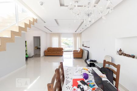 Casa à venda com 700m², 8 quartos e 8 vagas Casa à venda com 700m², 8 quartos e 8 vagasSala