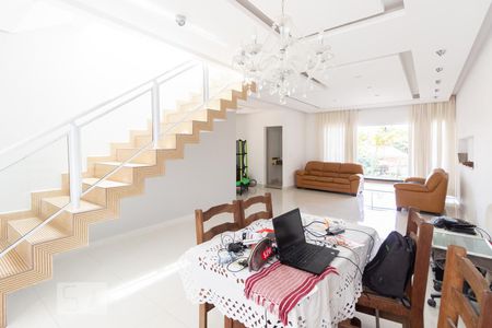 Casa à venda com 700m², 8 quartos e 8 vagas Casa à venda com 700m², 8 quartos e 8 vagasSala