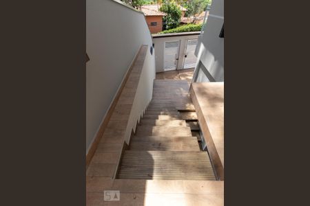 Casa à venda com 700m², 8 quartos e 8 vagas Casa à venda com 700m², 8 quartos e 8 vagasEscadas