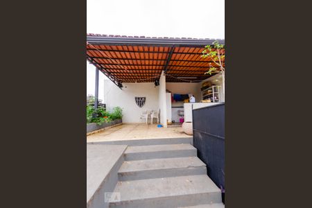 Casa à venda com 300m², 4 quartos e 4 vagas Casa à venda com 300m², 4 quartos e 4 vagasÁrea externa