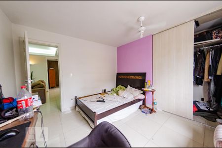 Casa à venda com 300m², 4 quartos e 4 vagas Casa à venda com 300m², 4 quartos e 4 vagasQuarto 1