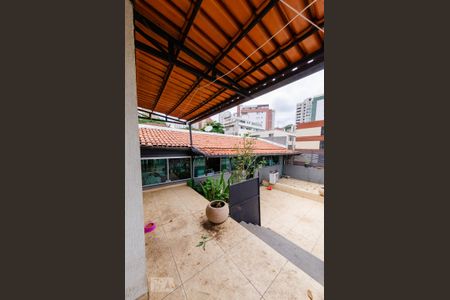 Casa à venda com 300m², 4 quartos e 4 vagas Casa à venda com 300m², 4 quartos e 4 vagasÁrea externa