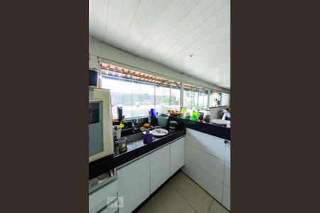 Casa à venda com 300m², 4 quartos e 4 vagas Casa à venda com 300m², 4 quartos e 4 vagasCozinha