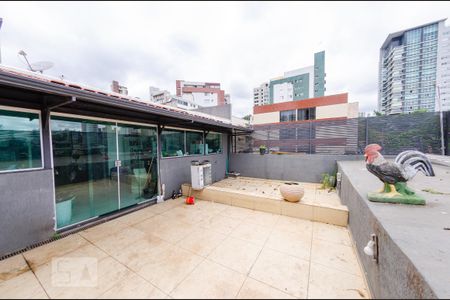 Casa à venda com 300m², 4 quartos e 4 vagas Casa à venda com 300m², 4 quartos e 4 vagasÁrea externa