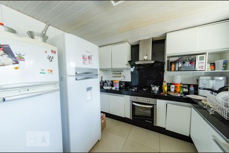 Casa à venda com 300m², 4 quartos e 4 vagas Casa à venda com 300m², 4 quartos e 4 vagasCozinha